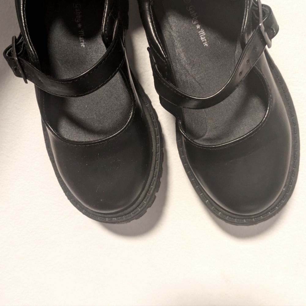 Little girls size 9 1/2 black shoes